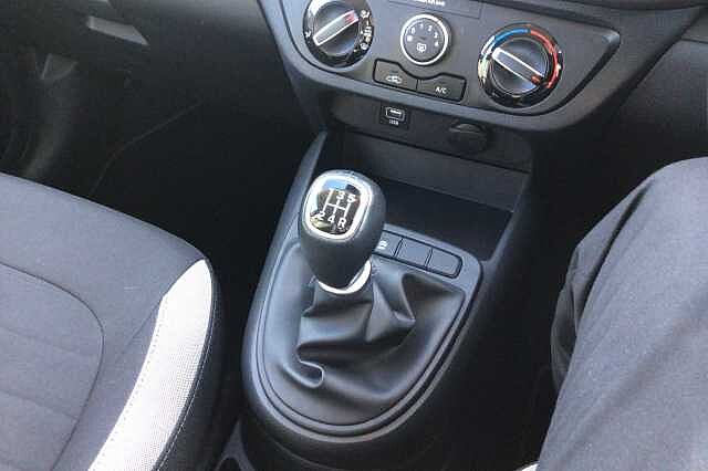 Hyundai I10 1.0 MPi SE Connect 5dr Dragon Red