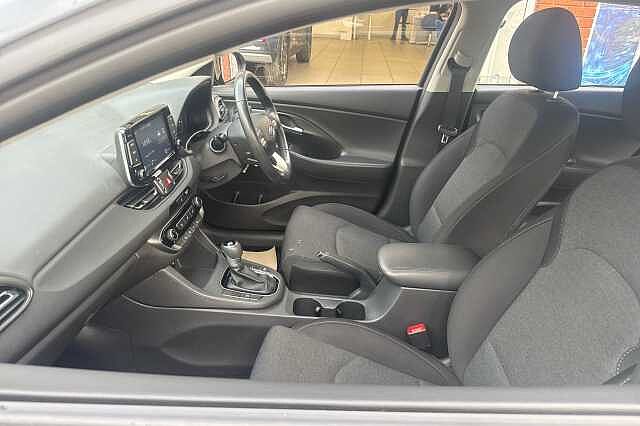 Hyundai i30 T-GDI SE CONNECT MHEV